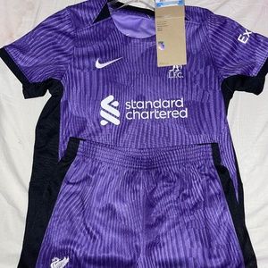 Liverpool FC Youth Soccer Jersey & Shorts Set 2021/2022 - Nike - Size[M(8)]